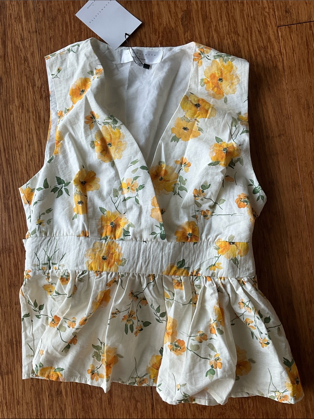 Essentielle Cream Top with Yellow Floral Accent